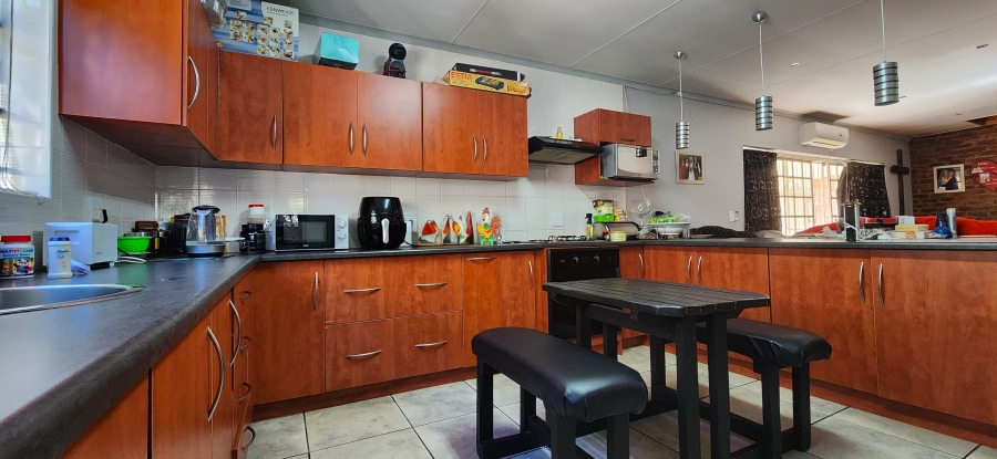 8 Bedroom Property for Sale in Baillie Park North West